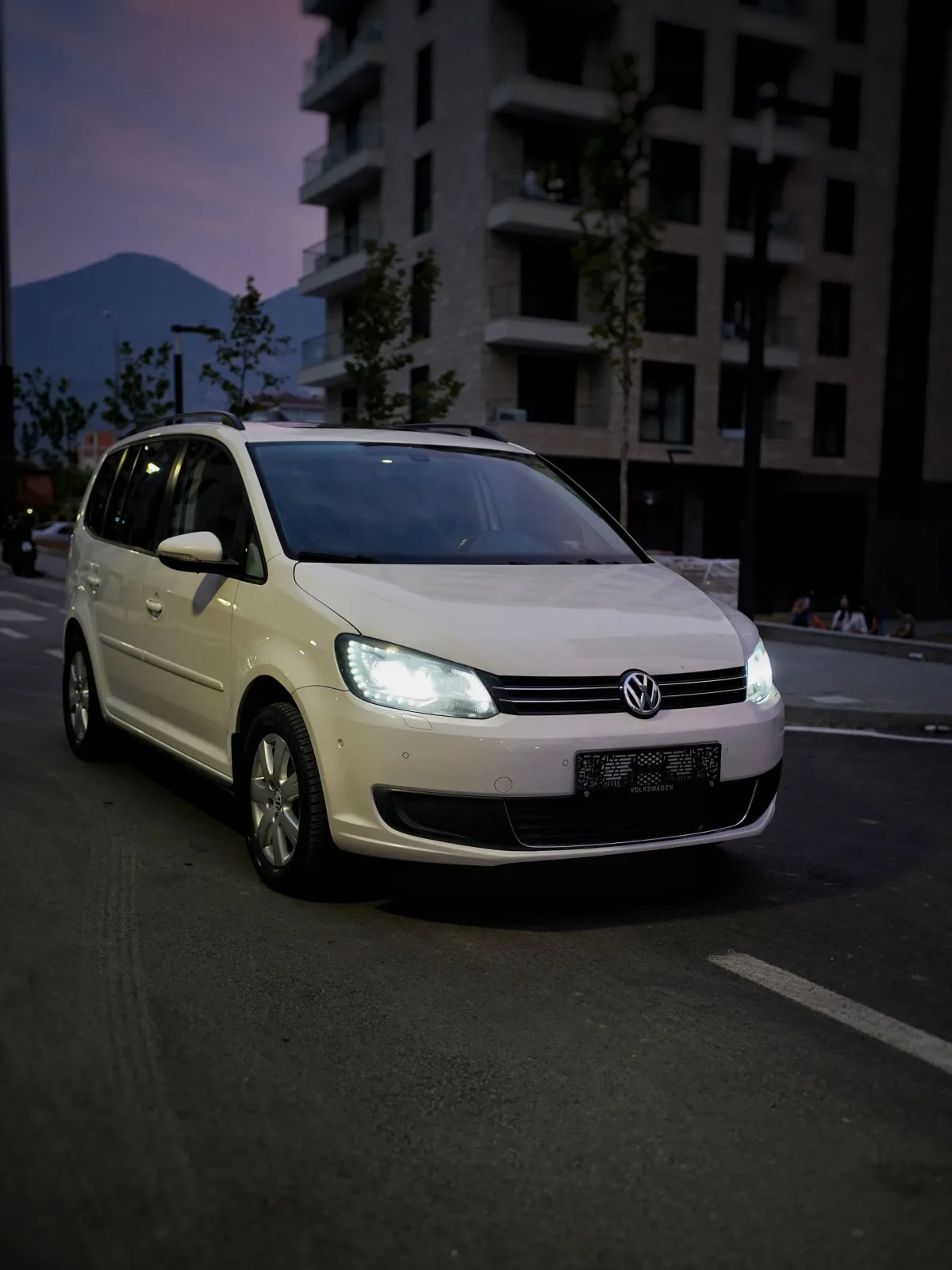 Volkswagen Touran Facelifted (2012)